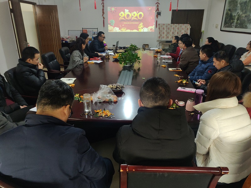 團結奮進，跨越前行